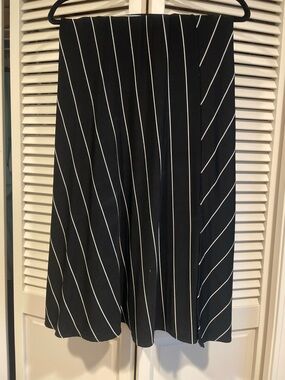 Chicos Travel- Wear Black Pinstripe A-Line Women's Skirt - Midi length - size 3